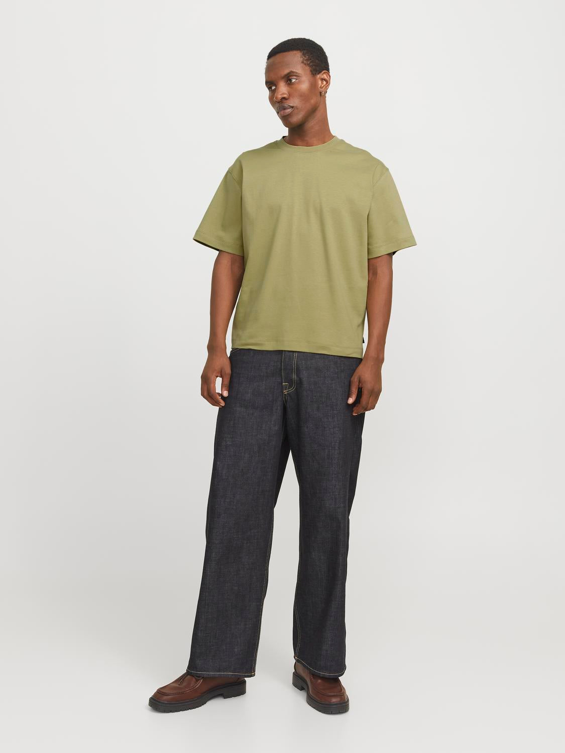 model_shot-front_full